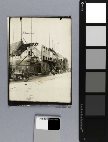 grand'rue (groupe d'hommes - échafaudages - charrette)