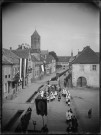 Procession de la Fête-Dieu à Rosheim, rue principale.