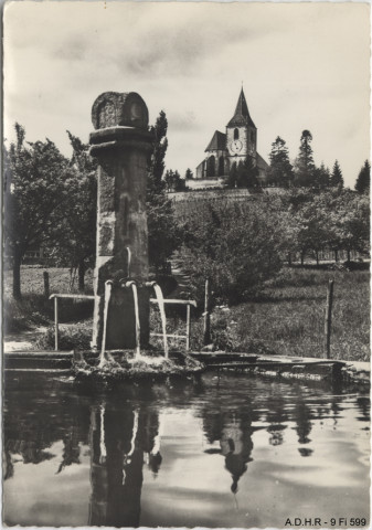 Hunawihr : fontaine et église fortifiée