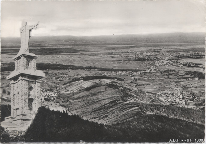 Trois Epis : monument du Galz et plaine d'Alsace