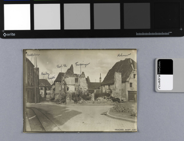 grand'rue - coin rue de Thann Berthelen - Baudry - Lemblé - Saal Ch. - Füssinger - Rohmer (homme - cheval - charrette - rails)