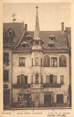 Mulhouse : Place de la Réunion (vieille maison alsacienne)