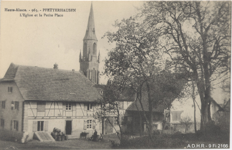 Pfetterhouse, l'église et la petite place