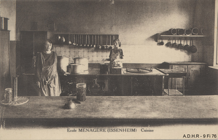 Issenheim, école ménagère : cuisine