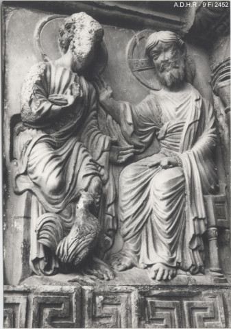 Saint-Gilles (Gard), Cité d'art roman, église abbatiale (XIIe siècle) : portail central, le Christ annonce à saint Pierre son prochain reniement