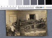 Colmar, version en bronze de la statue de Théophile Pfeffel déposée sur une charrette pour être refondue.