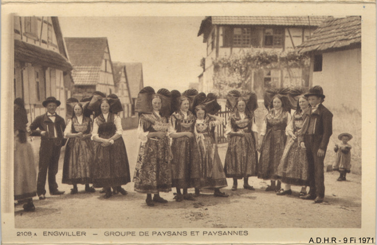 Engwiller, groupe de paysannes et de paysans