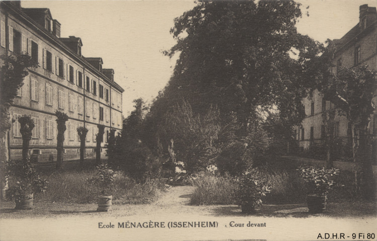 Issenheim, école ménagère : cour devant