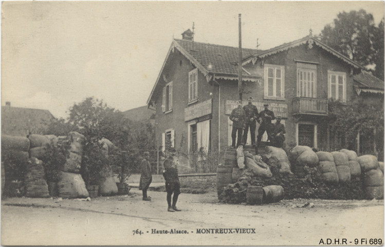 Montreux-Vieux : soldats devant l'épicerie