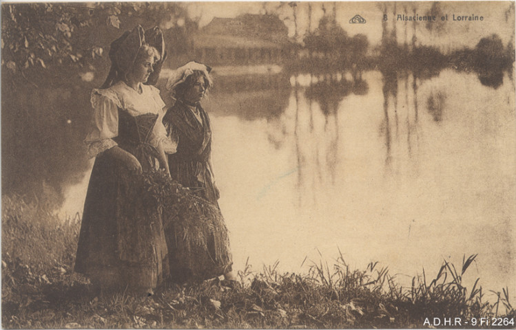 Jeunes filles en costume (Alsacienne et Lorraine)