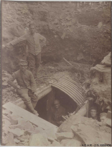 Hartmannswillerkopf, construction d'une tranché, d'un abri