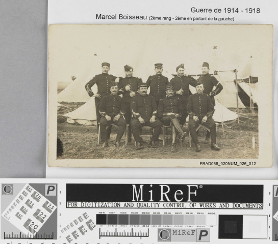 Photographie : groupe de soldats français. Marcel Boisseau 2e rang, 2e en partant de la gauche.