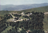 Le Markstein : vue panoramique aérienne. Centre populaire de vacances