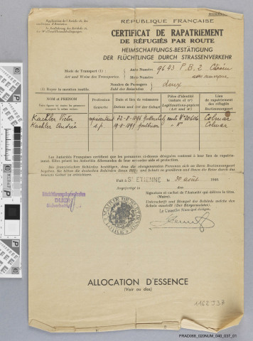 Certificat de rapatriement de réfugiés par route délivré au nom de Victor (Lucien) et Andrée Kachler.