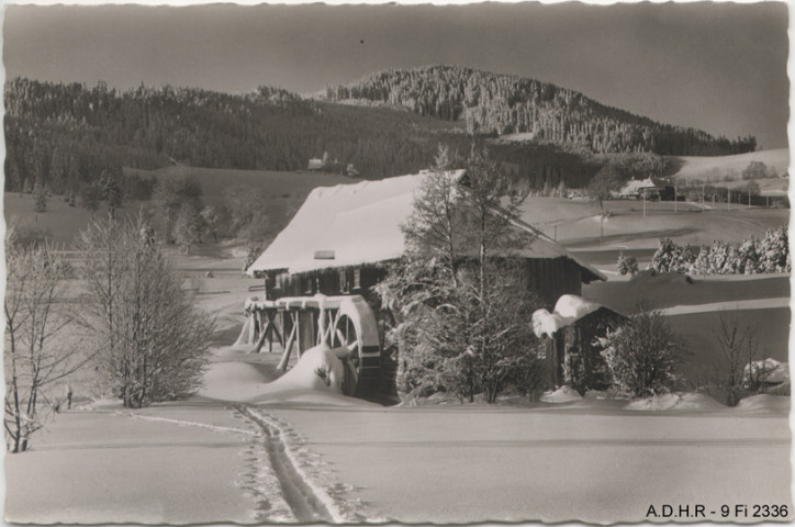 Moulin à eau (paysage sous la neige)