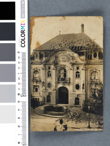 Colmar : bains municipaux : dégâts causés à la toiture après le bombardement du 8 août 1918.