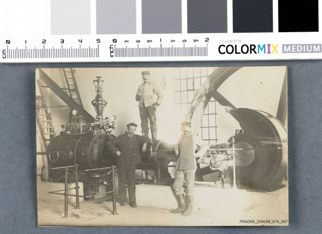 2 soldats allemands et un machiniste dans une salle des machines (usines municipales Colmar ? ).