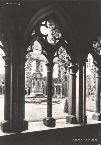Colmar : le Musée Unterlinden : le cloître
