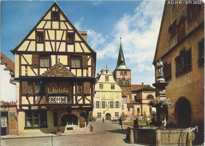 Turckheim, La Place Turenne entourée de Maisons anciennes