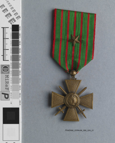 Médaille militaire décernée à Arsène Derozières.